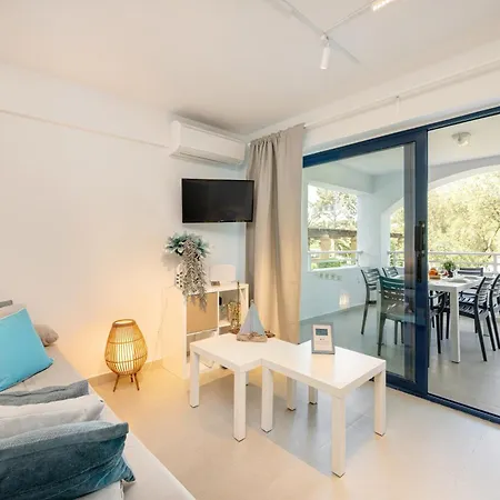 Blue & White Velvet 20M From The Beach Danilia Exterior photo
