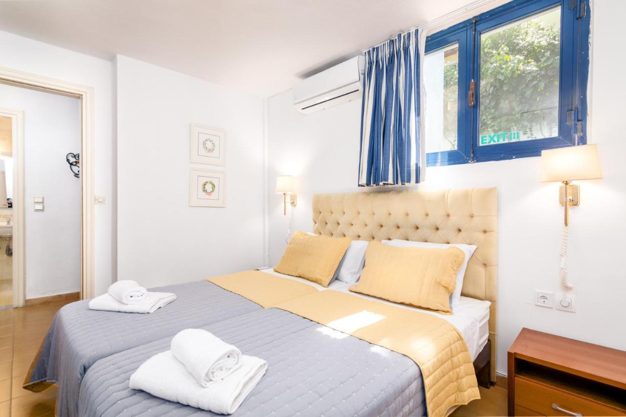 Apartment Blue & White Velvet 20m From The