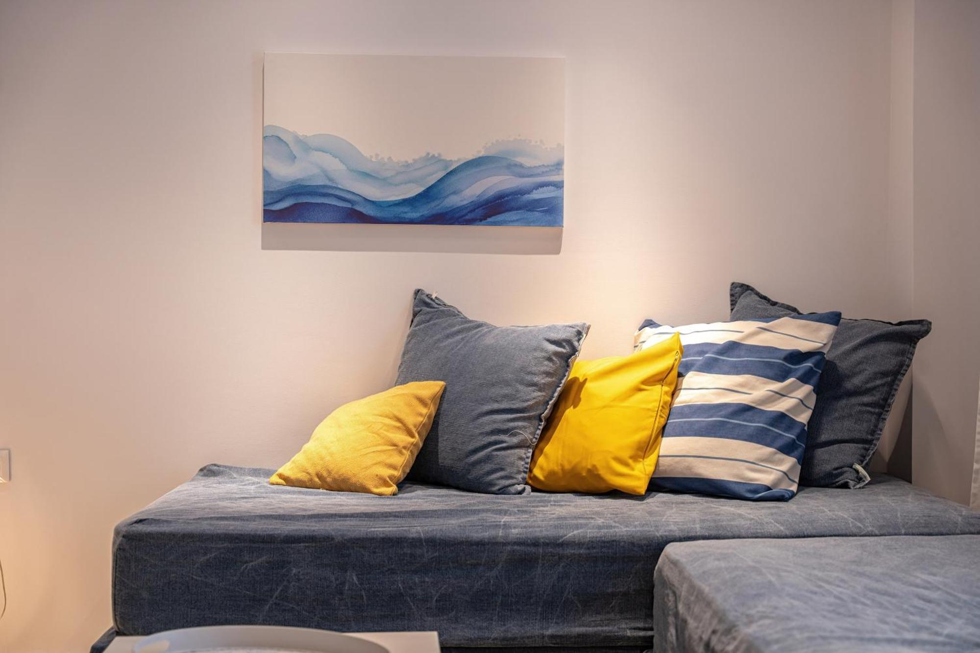Apartment Blue & White Velvet 20m From The Danilia