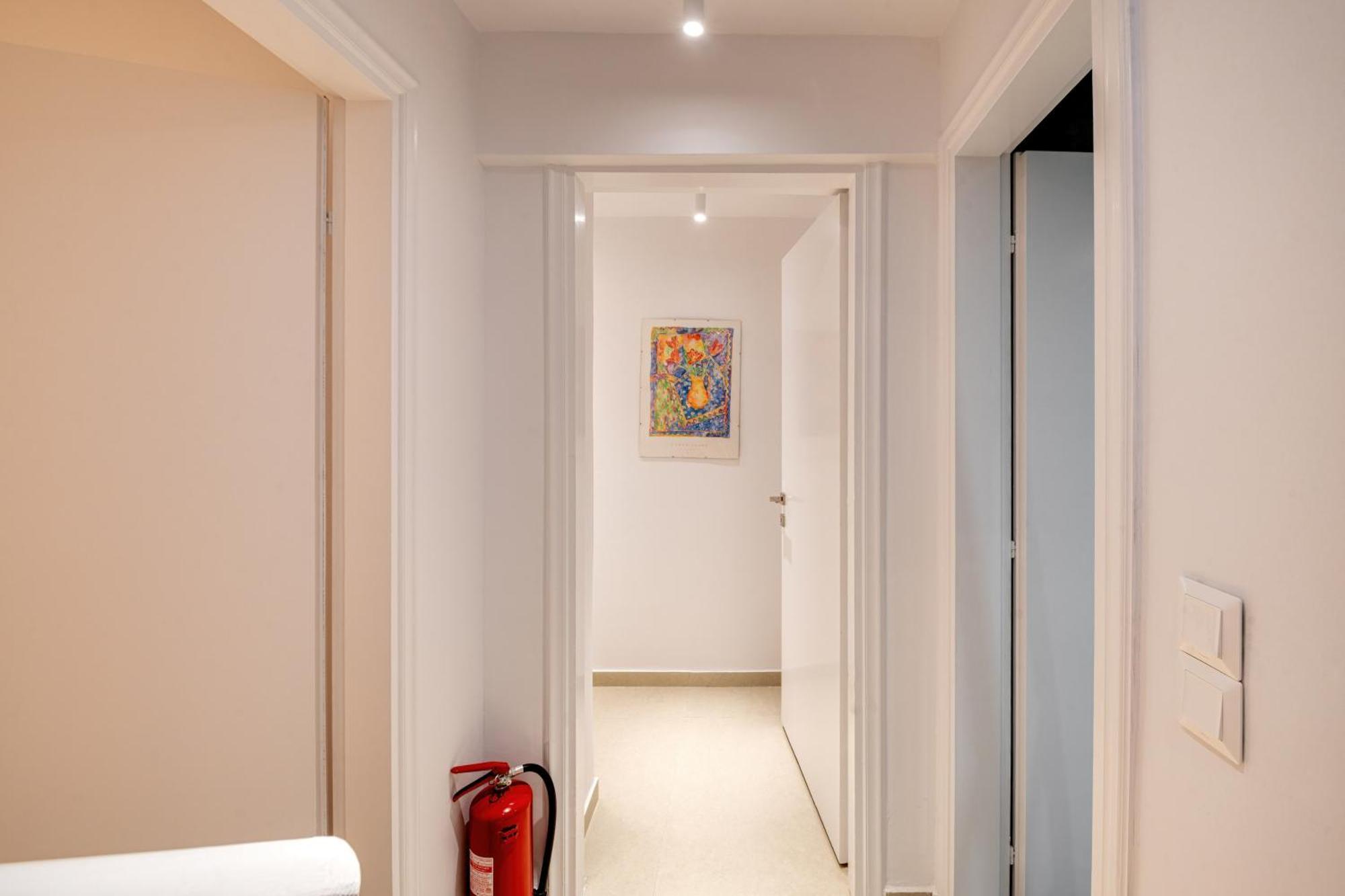 Apartment Blue & White Velvet 20m From The