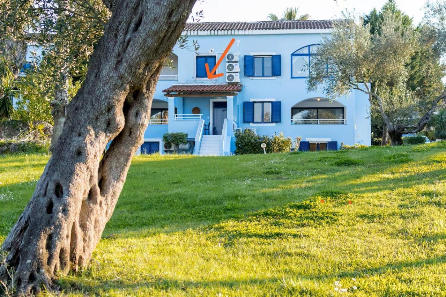 Apartment Blue & White Velvet 20m From The Danilia